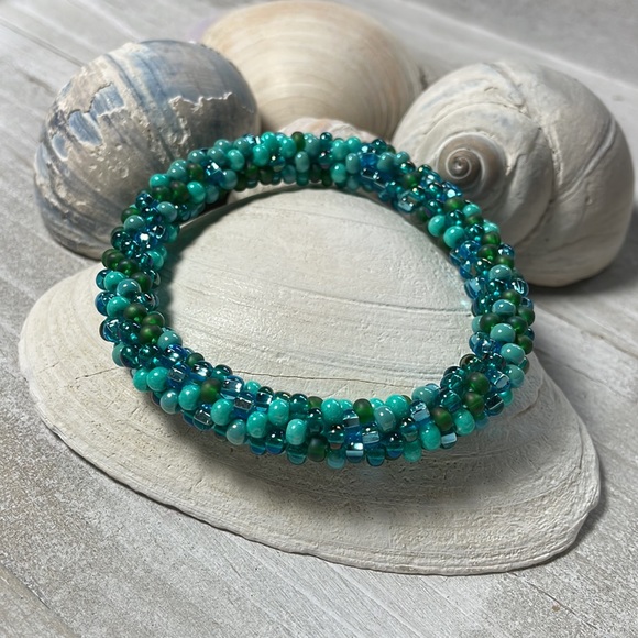 Aqua and teal crocheted bracelet - Picture 2 of 6